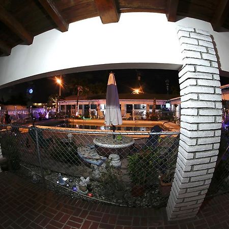 Adobe Hacienda Motel Hollywood Bagian luar foto