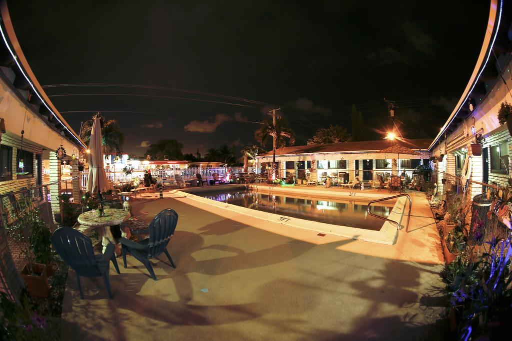 Adobe Hacienda Motel Hollywood Bagian luar foto