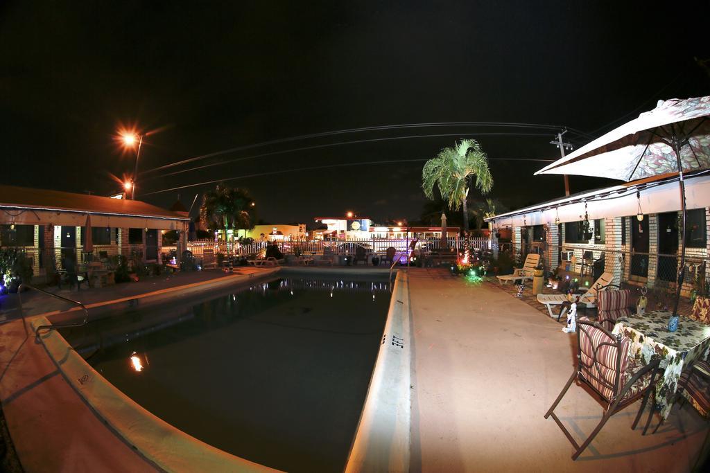 Adobe Hacienda Motel Hollywood Bagian luar foto