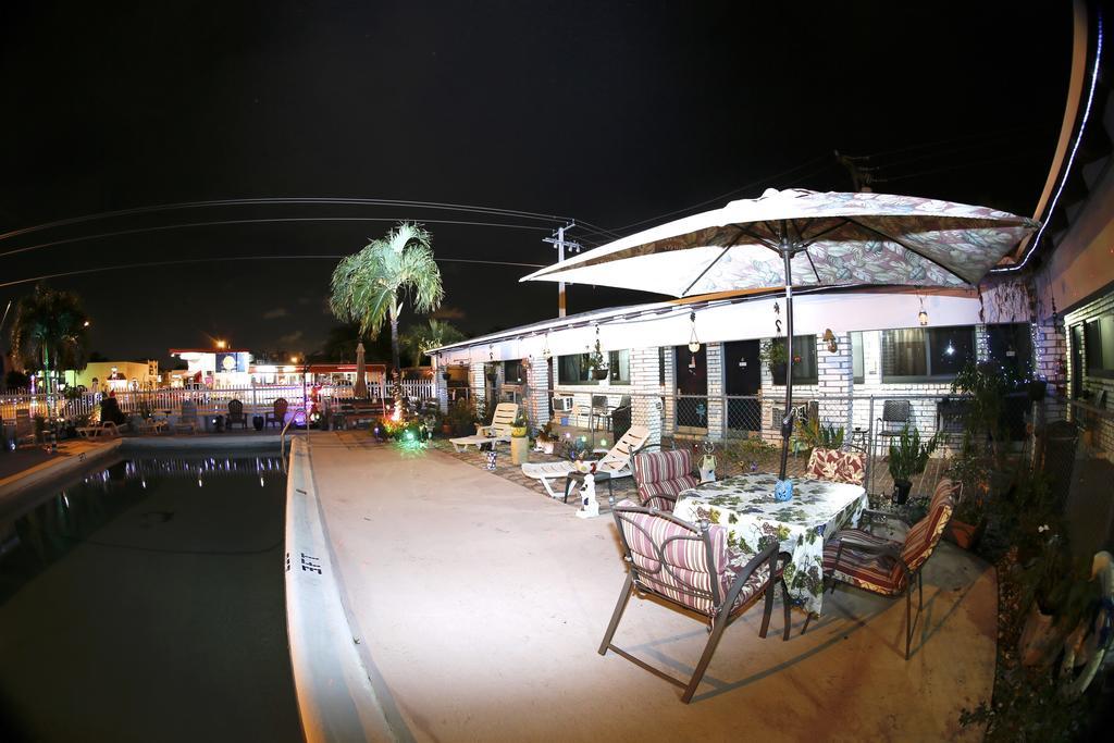 Adobe Hacienda Motel Hollywood Bagian luar foto
